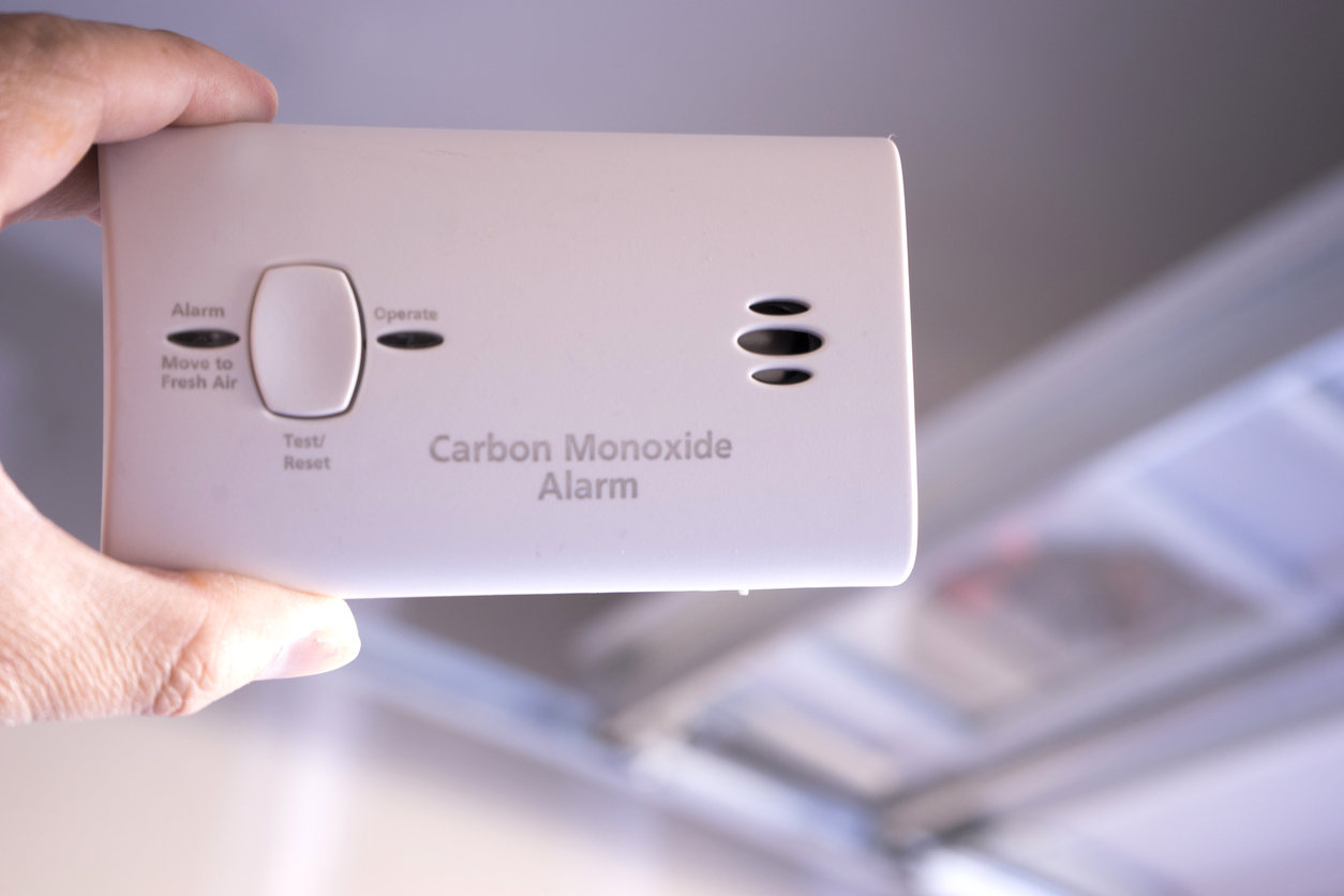 Kidde Carbon Monoxide Detector, Plug-in Carbon Monoxide Detector with AA Battery Backup, 85 dB Alarm