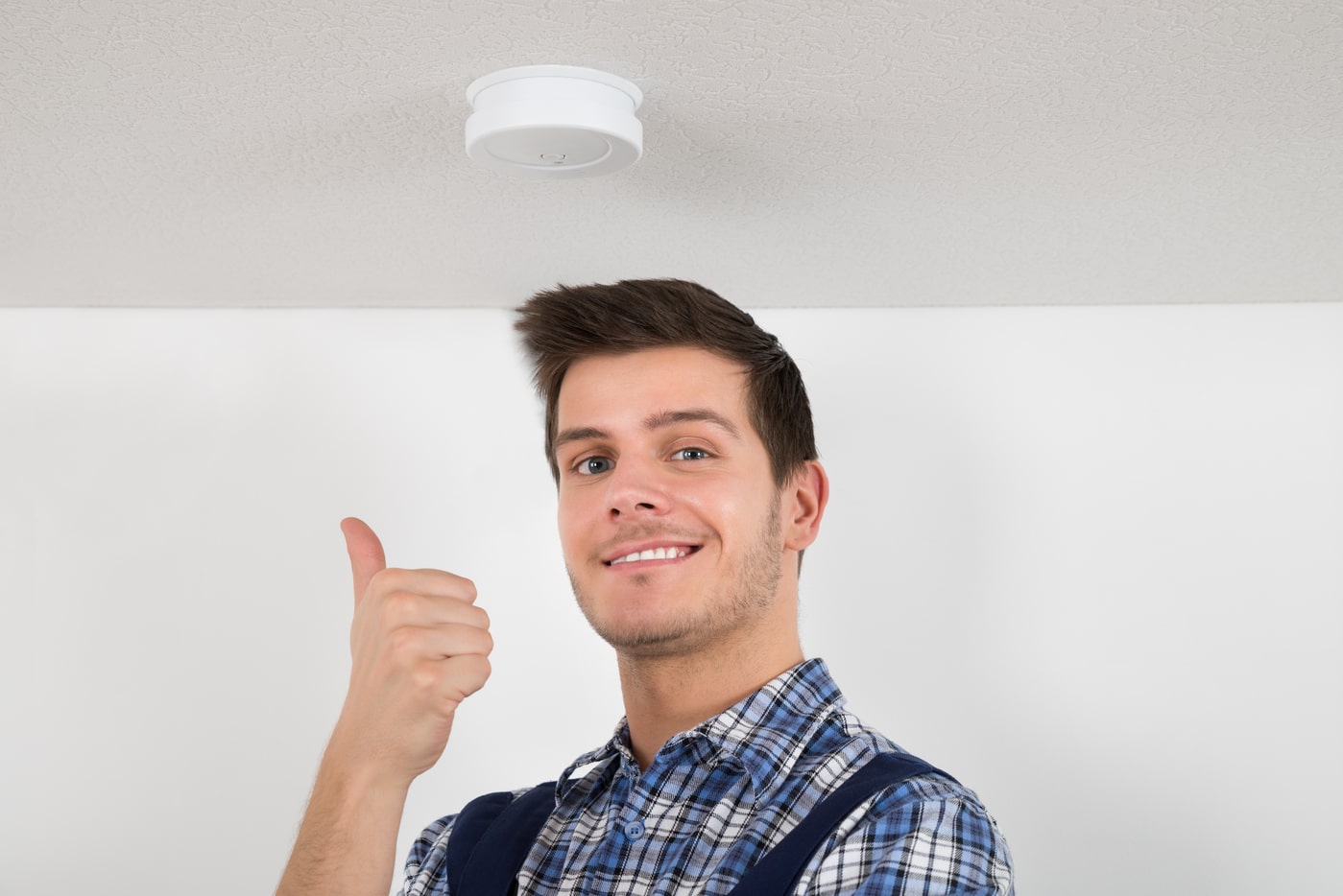 First Alert SMI100 Smoke Alarm, Battery-Operated Detector with Test & Silence Button